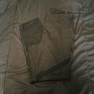 Old Navy Active Mesh Cut Out Leggings